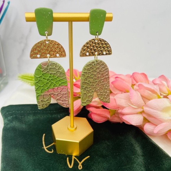 Rainy Grounds Long Dangle Earrings - Picture 3 of 4